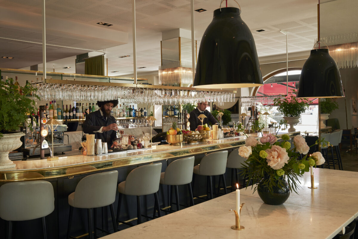 RESTAURANT & BAR