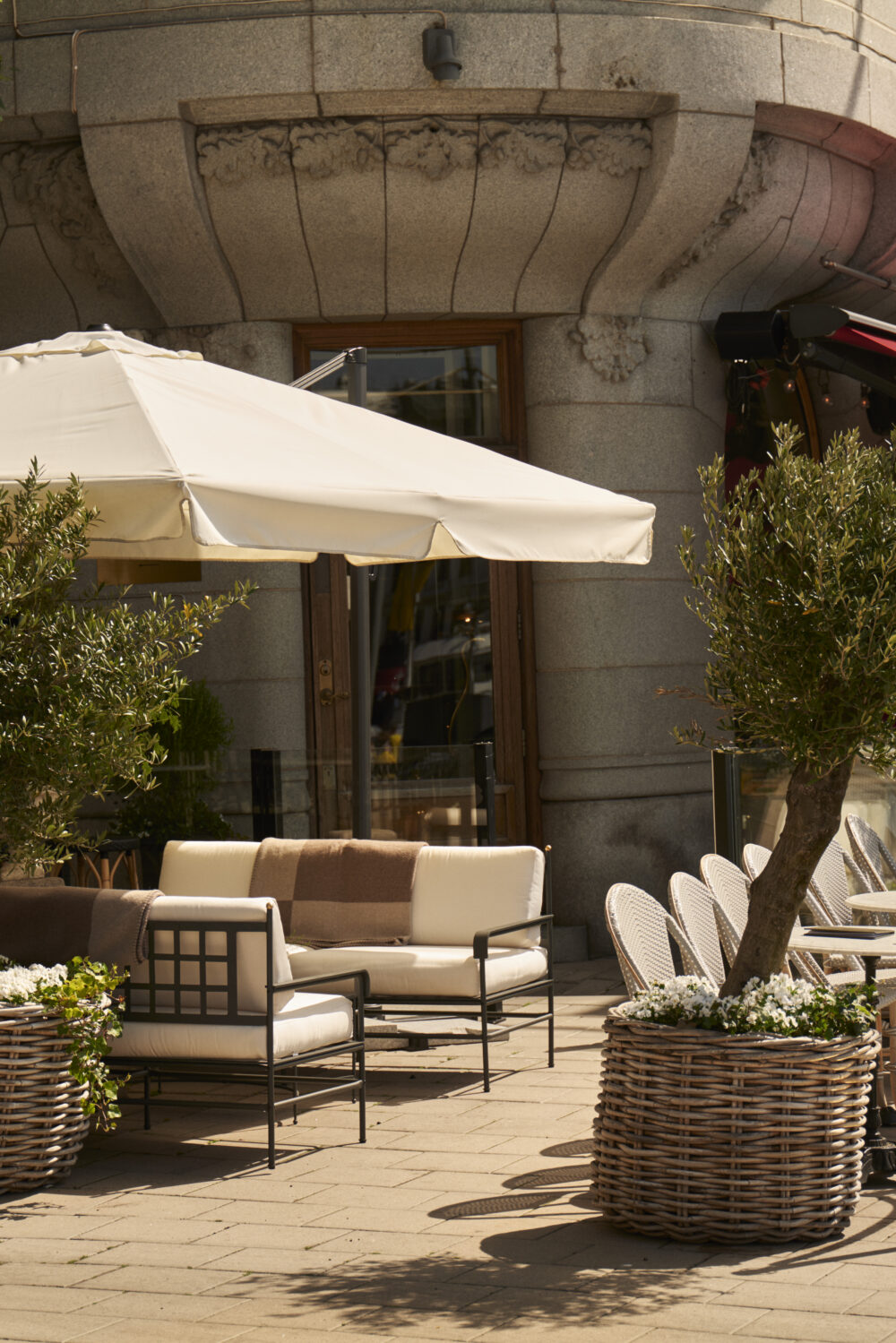 OUTDOOR SEATING